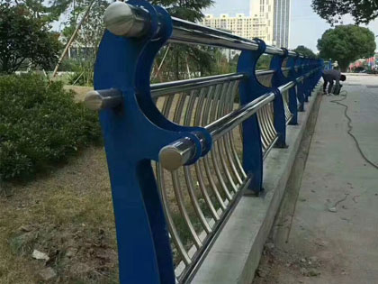 桥梁围栏